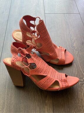 Coconuts by Matisse Cutout Heels